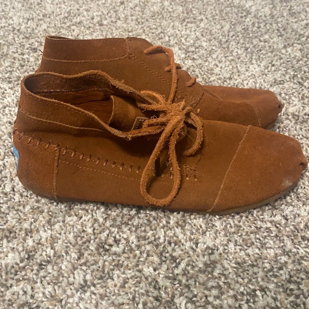 Used Tom’s moccasins, women’s 7